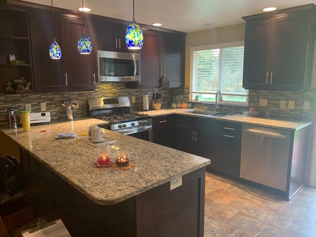 Building Photo - Lovely Home with Massive fenced yard and S...
