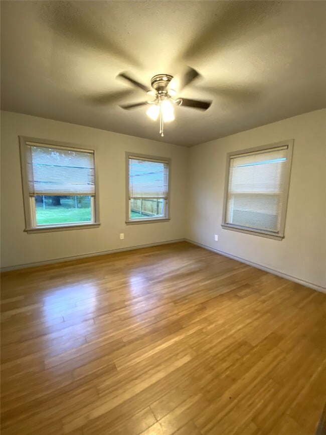 Building Photo - 315 S 3rd St