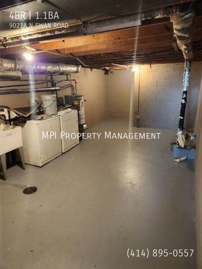 Building Photo - 9021 N Swan Rd