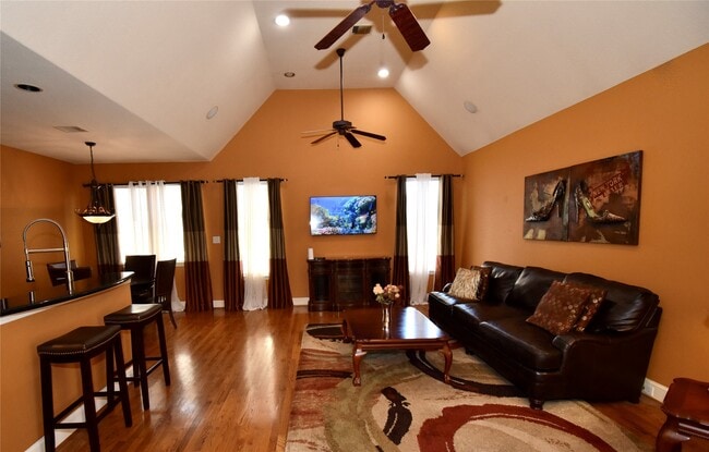 Building Photo - 326 Gregg St