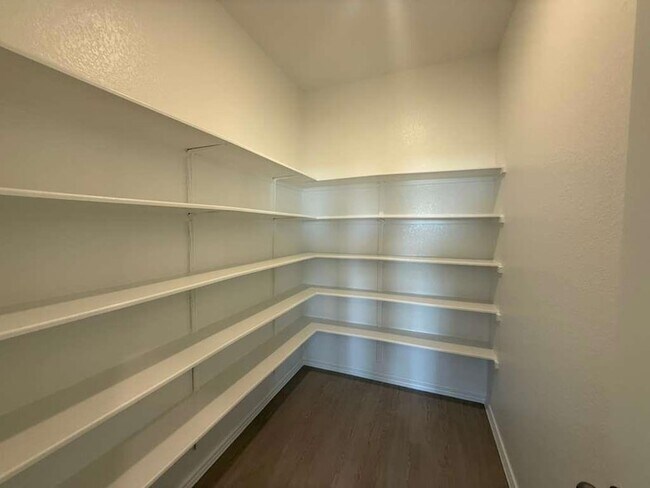 Building Photo - 261 Seven Seas Dr
