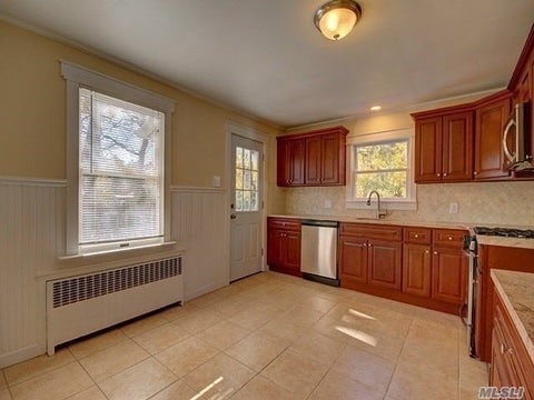 Building Photo - 438 Munsell Rd