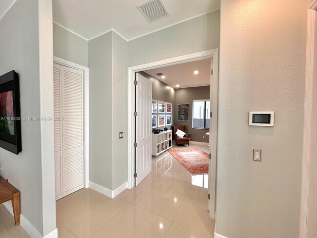 Building Photo - 15750 SW 90th Ave