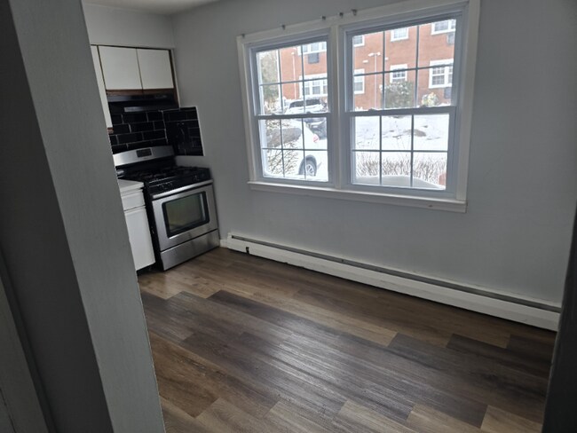 Building Photo - 364 Westwood Ave