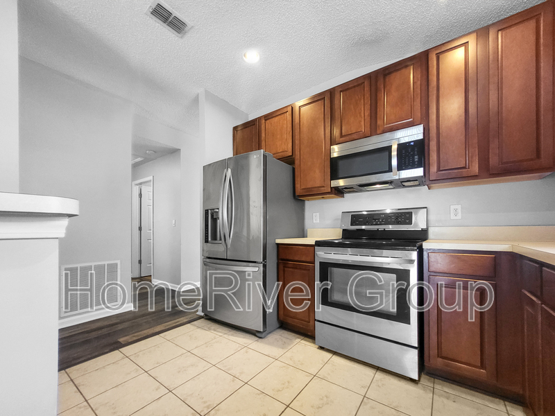 Building Photo - 680 Southland Ln