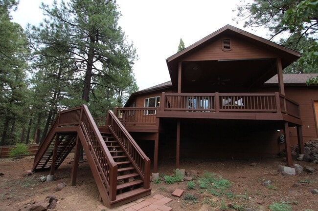 Building Photo - Stunning Boulder Pointe home with Huge Bon...