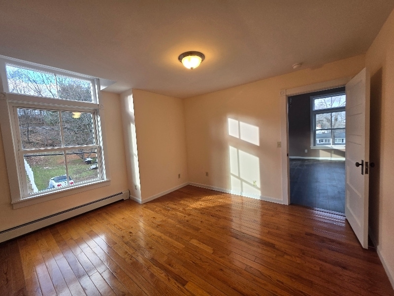 Building Photo - 296 Main St