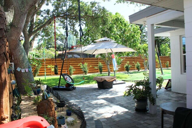 Building Photo - Coastal Elegance Awaits: Stunning 3-Bed, 3-Bath Retreat in Cocoa Beach