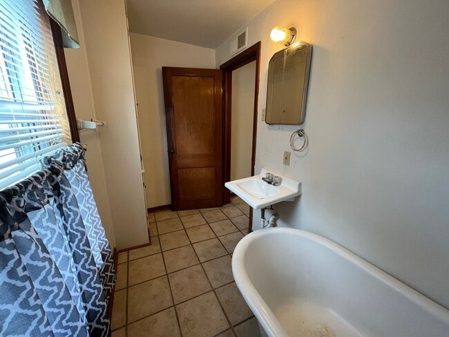 Building Photo - 508 St Claire