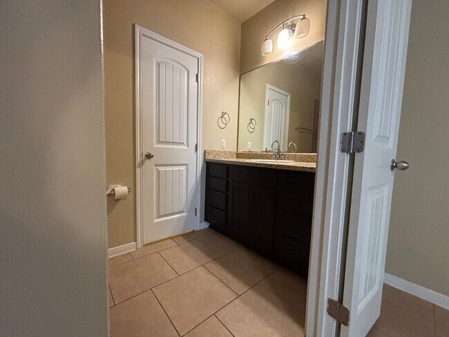 Building Photo - 4510 Cambridge Dr