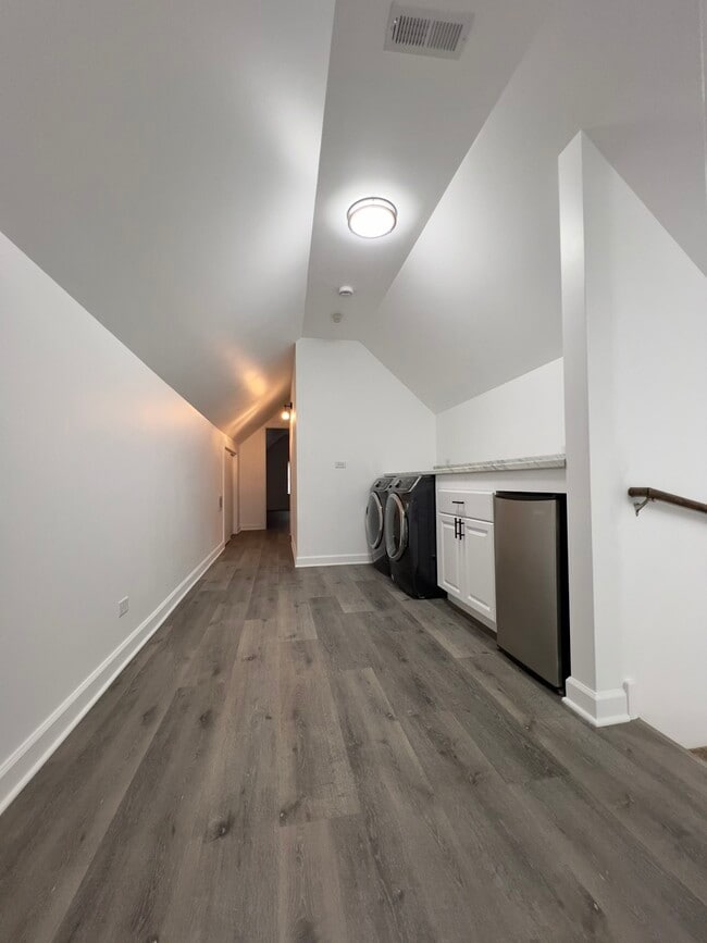 Building Photo - 4537 S Hermitage Ave