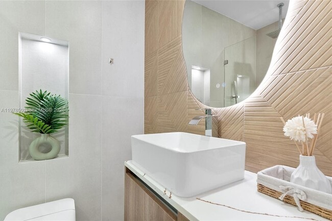 Building Photo - 4000 N Circle Dr