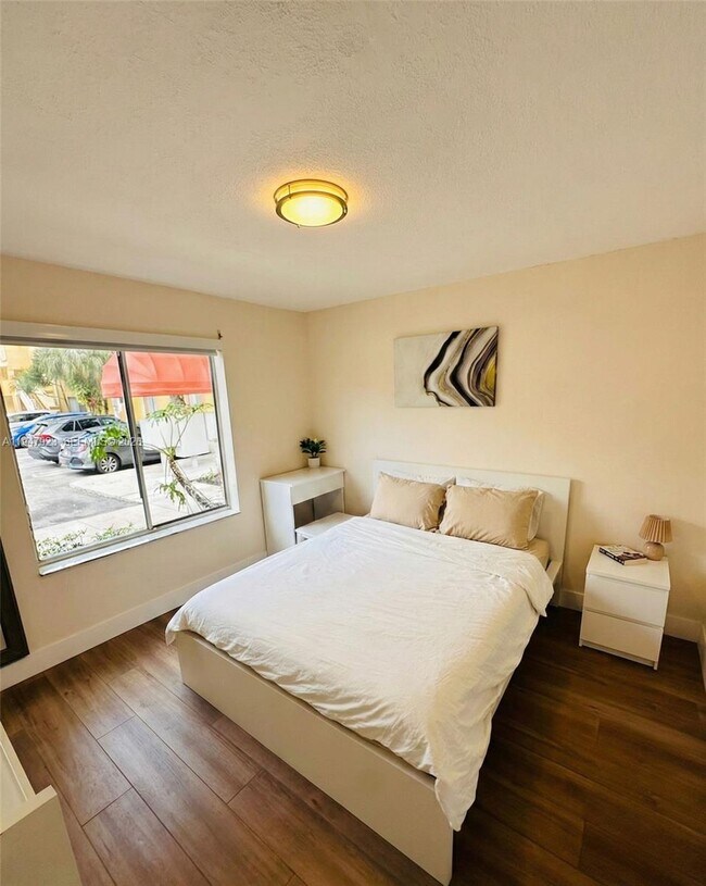 Building Photo - 1190 Coral Club Dr