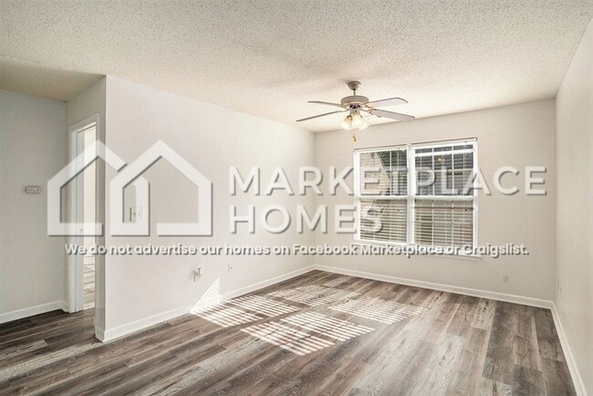Building Photo - 600 Henni Cir