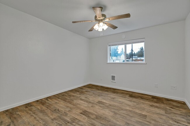 Building Photo - Beautiful Updated Rambler in Bonney Lake!