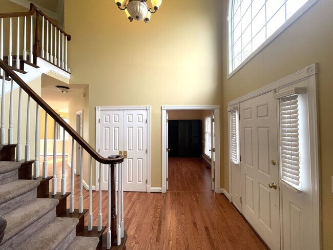 Building Photo - 4823 Vista Ridge Dr