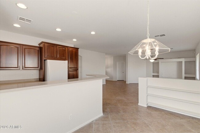 Building Photo - 8938 W Grovers Ave