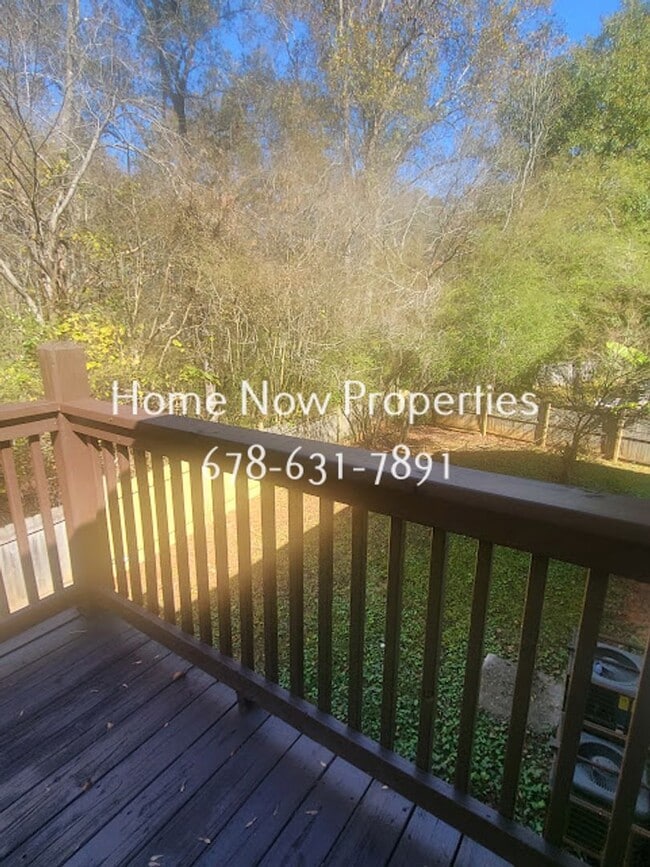 Building Photo - Spacious 4BR Home + Bonus Rooms in Mainstr...