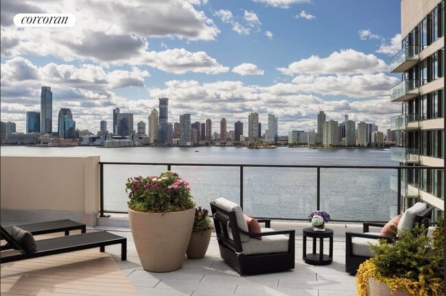 Building Photo - 450 Washington St