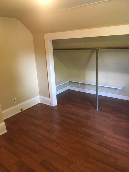 Building Photo - 1306 S 65th St