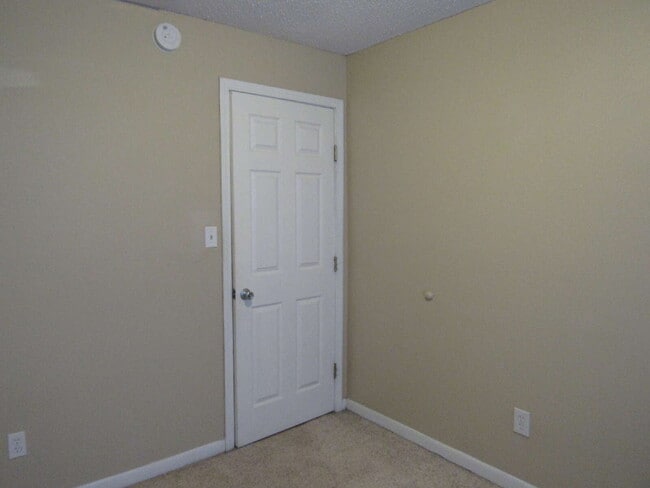 Building Photo - Spacious & Pet-Friendly 3/2 Home in West P...