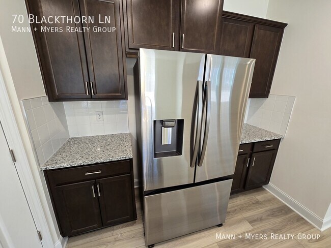 Building Photo - 70 Blackthorn Ln