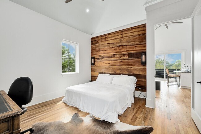 Building Photo - 45 Pine Knoll