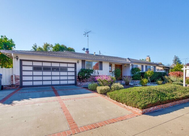 Building Photo - Hardwood Floors- Top Moreland SCH- SM Dogs Welcome- Close to Apple