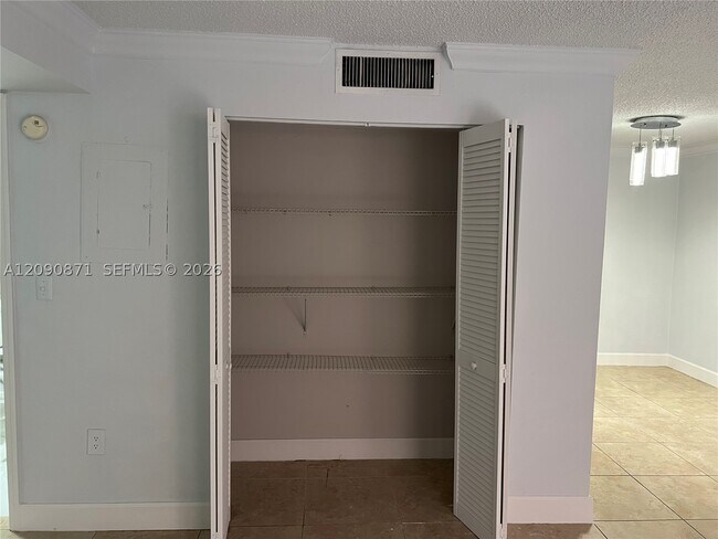 Building Photo - 7200 Fairway Dr