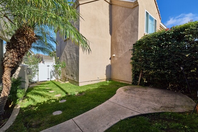 Building Photo - 1008 Cottage Way