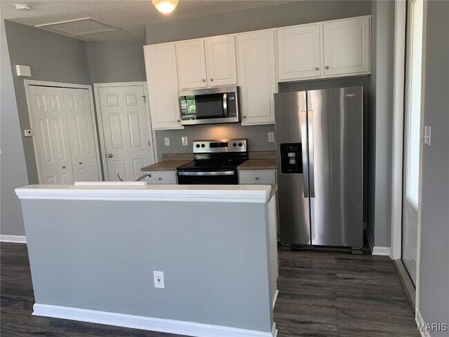 Building Photo - 3410 E Lime Kiln