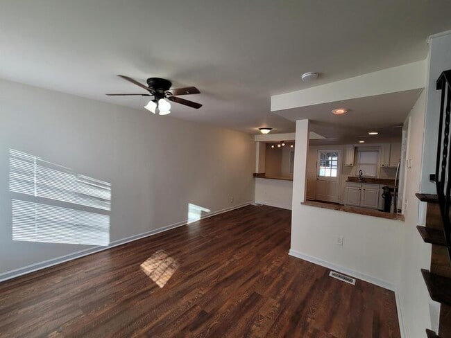 Building Photo - 5215 Wasena Ave