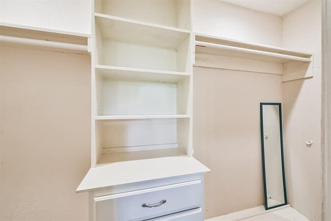 Building Photo - 16031 Birch Vale Dr