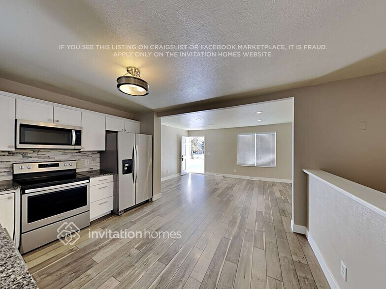 Building Photo - 10631 Queen St