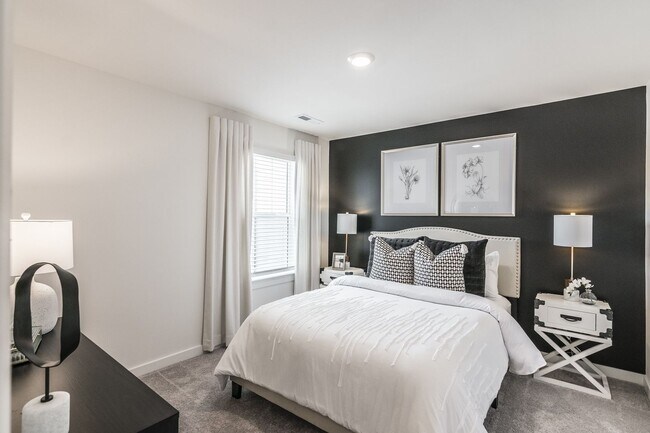 Building Photo - Modern Townhome