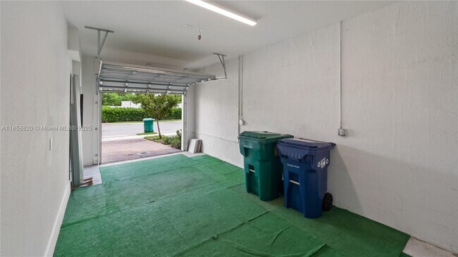 Building Photo - 5534 NW 27th Pl