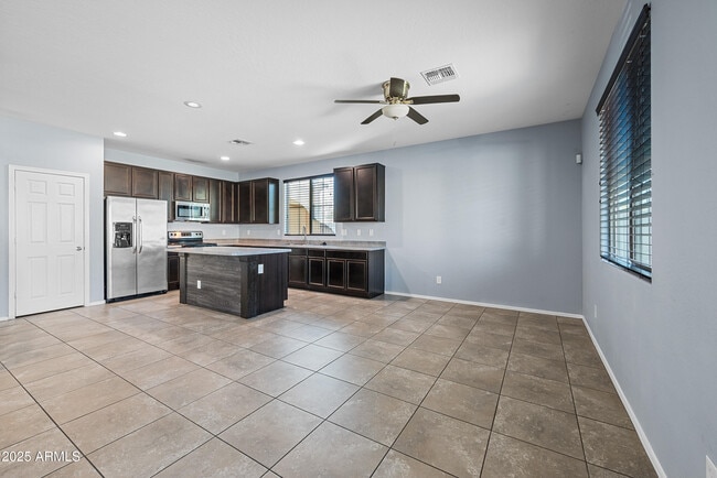 Building Photo - 12210 W Rio Vista Ln