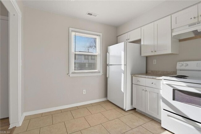 Building Photo - 226 Greenbrier Ave