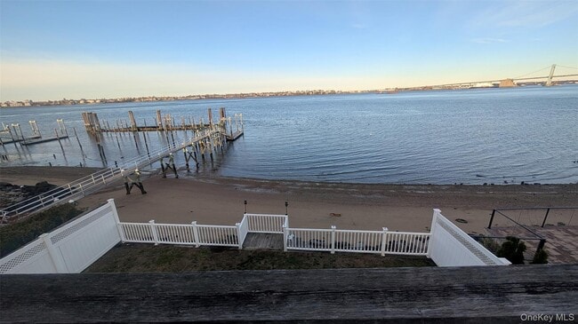 Building Photo - 150-95 Powells Cove Blvd