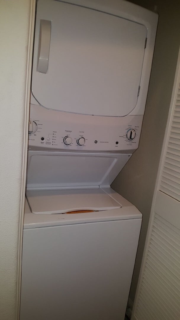 Building Photo - Savannah Terrace 2 BR, 2 BA Unit In Sabre Springs