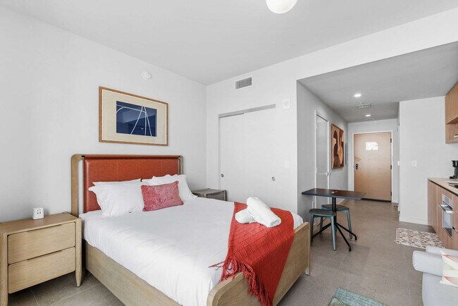 Building Photo - 11 NE 6th St