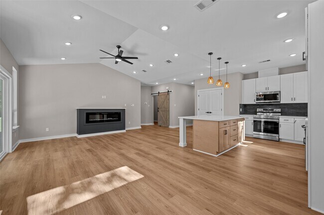 Building Photo - 28407 Champion Oaks Dr