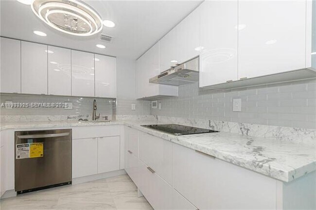 Building Photo - 3180 S Ocean Dr