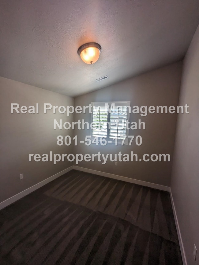 Building Photo - Gorgeous 3 Bed 2.5 Bath Coming Soon!