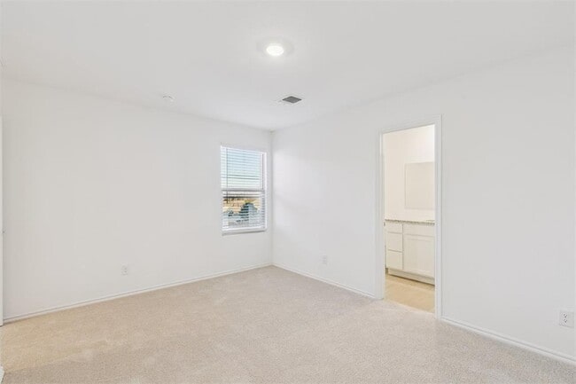 Building Photo - 14910 Parkway Center Ave