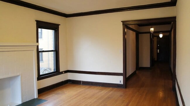 Building Photo - 2428 N Sawyer Ave