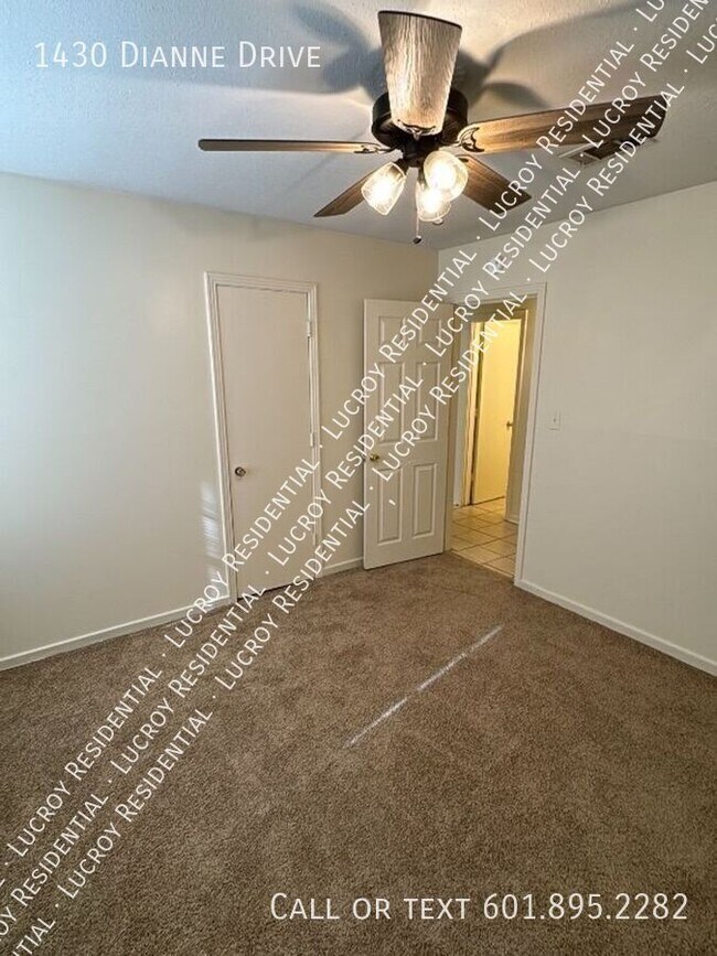 Building Photo - 1430 Dianne Dr