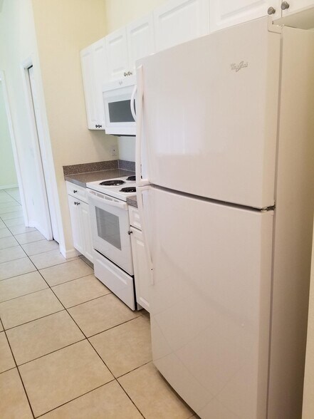 Building Photo - 4616-4618 24th St Sw