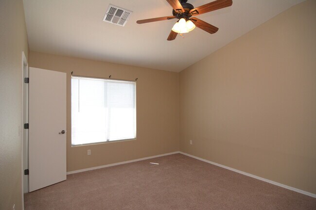 Building Photo - Well Maintained 2 Bedroom 2 Bath Home! Great South Tucson Location!