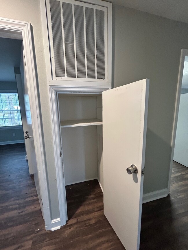 Building Photo - 1200 Elm St